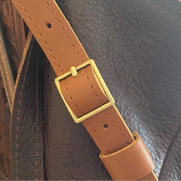 PORTLAND LEATHER COMPANY MINI ZIP TOP CROSSBODY IN HONEY - Picture 9 of 12
